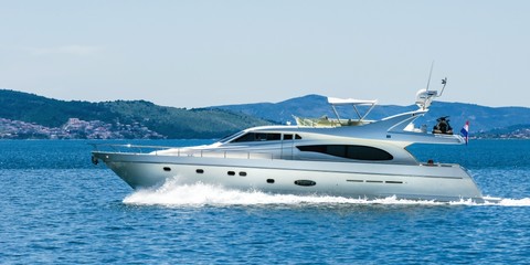 Ferretti 730