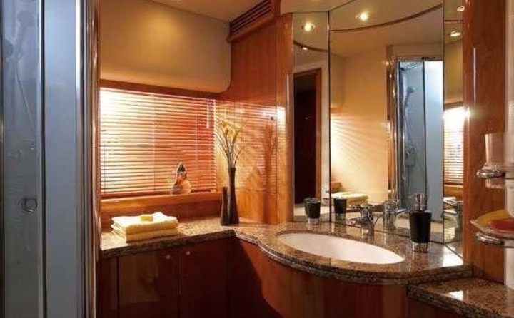 Sunseeker 82