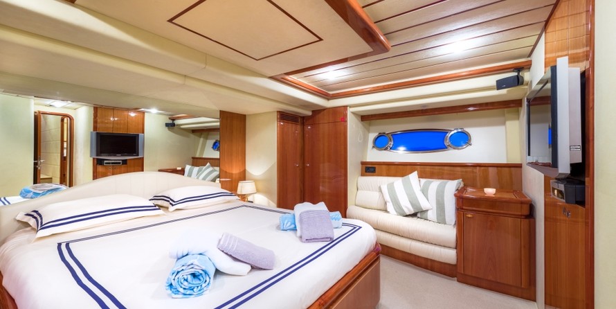 Ferretti 730
