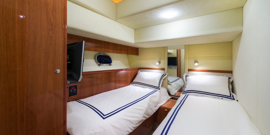 Ferretti 730