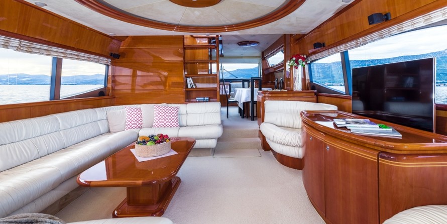 Ferretti 730