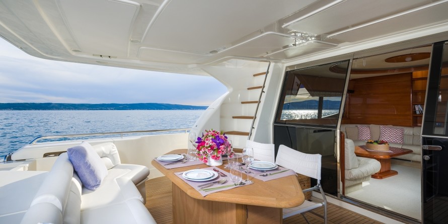 Ferretti 730