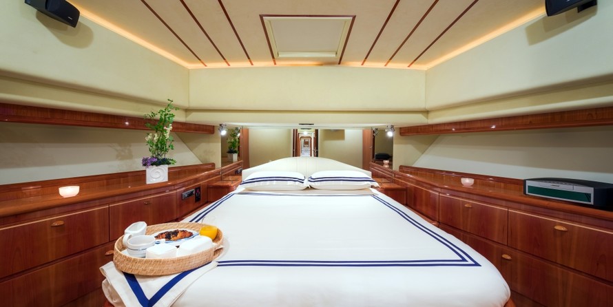 Ferretti 730