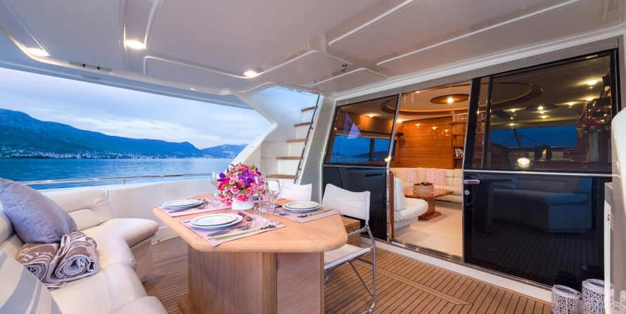 Ferretti 730