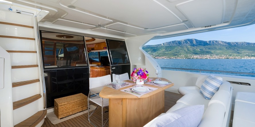 Ferretti 730