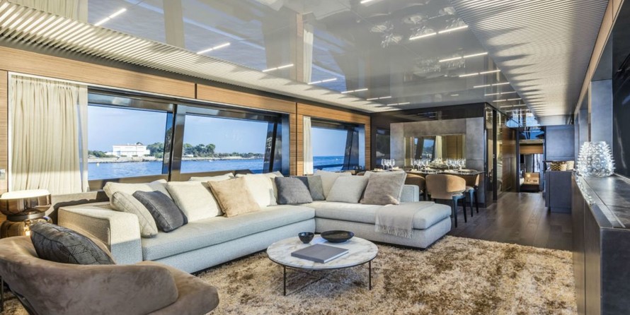 Ferretti 920