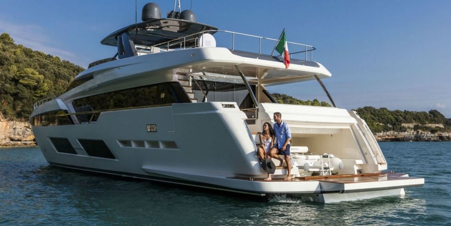 Ferretti 920