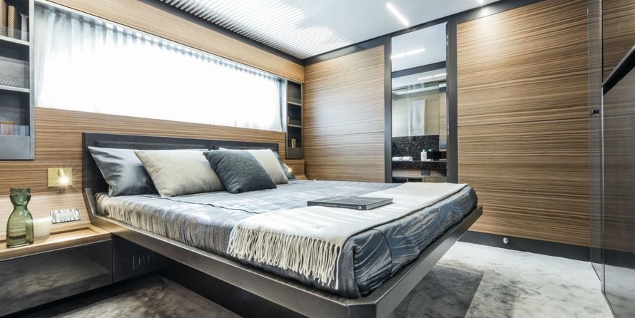 Ferretti 920