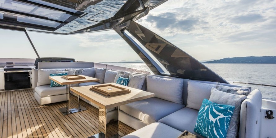 Ferretti 920