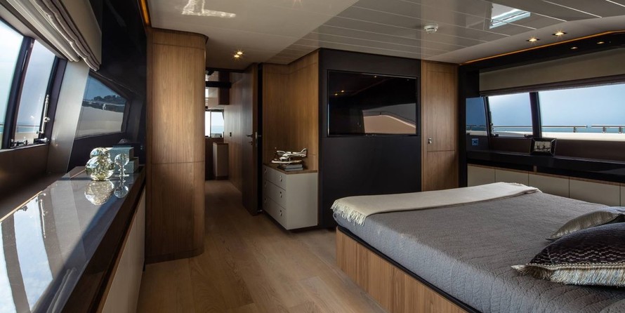 Ferretti 960