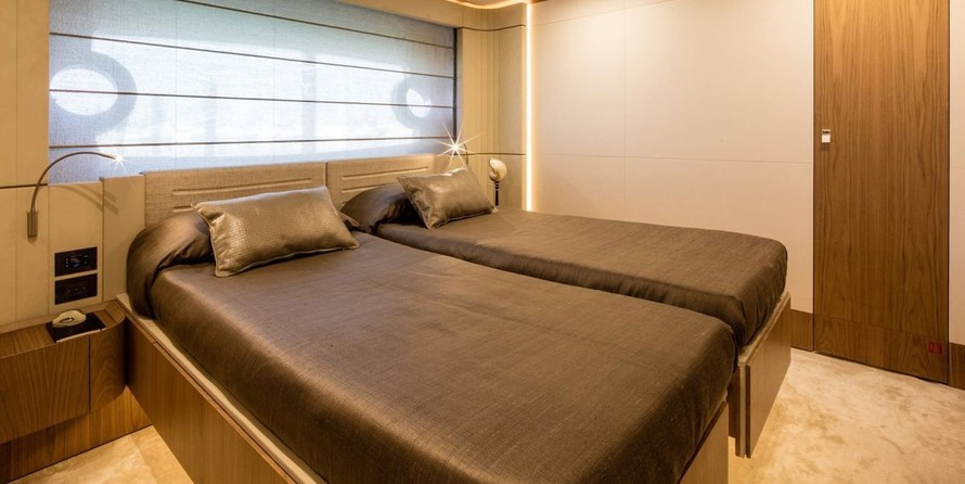 Ferretti 960