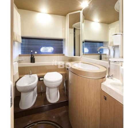 Ferretti 750