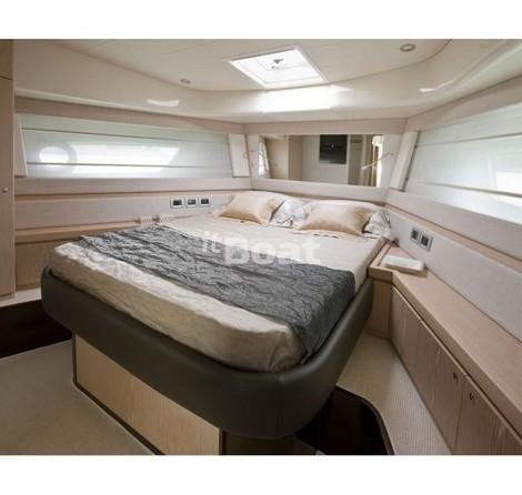 Ferretti 570
