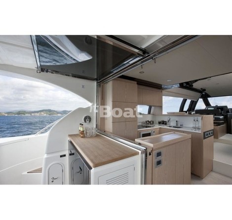 Ferretti 570