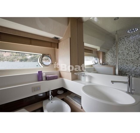 Ferretti 570