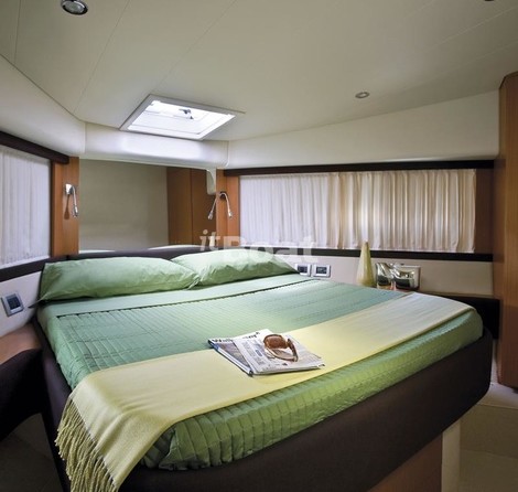 Ferretti 530