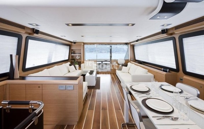 Ferretti 800