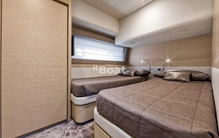 Ferretti 690