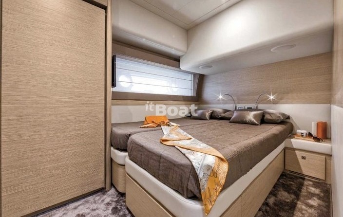 Ferretti 690