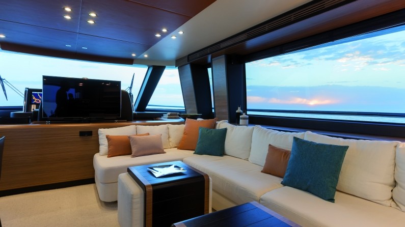 Azimut Magellano 76