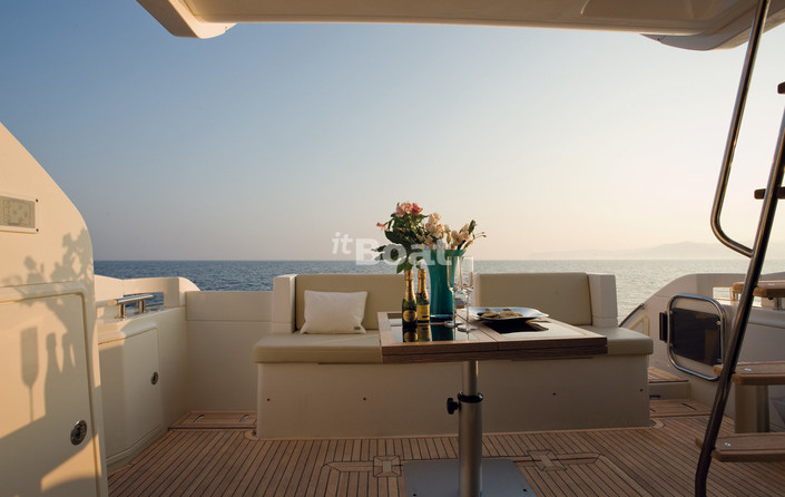 Azimut 38