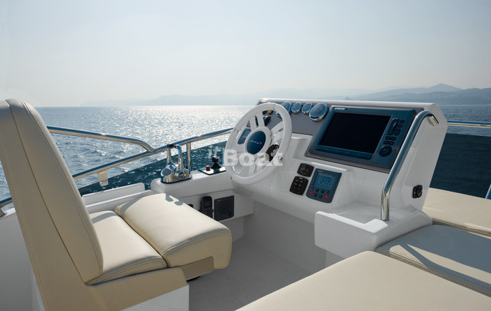Azimut 38