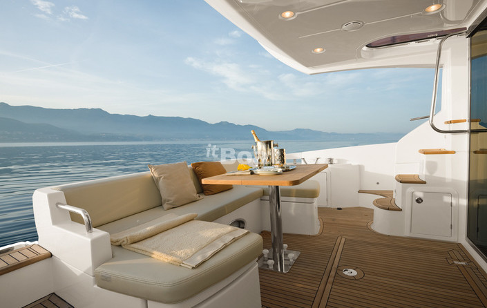 Azimut 53