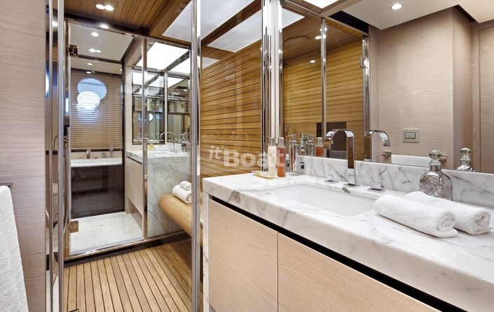Azimut Brazilian 83