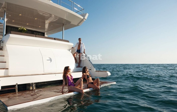 Azimut Brazilian 83