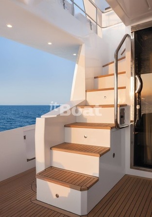 Azimut Brazilian 83