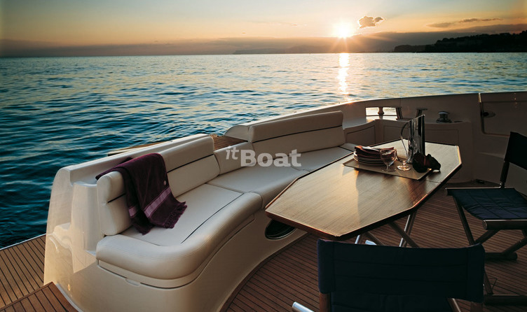 Azimut 62E