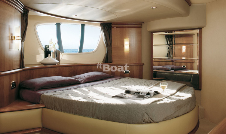 Azimut 62E