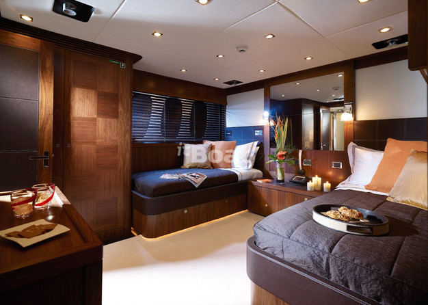 Sunseeker 37M Yacht