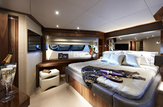 Sunseeker 28M Yacht
