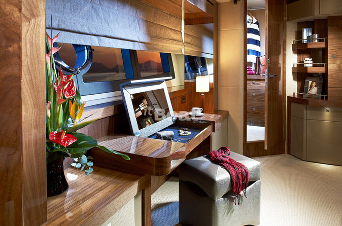 Sunseeker 28M Yacht