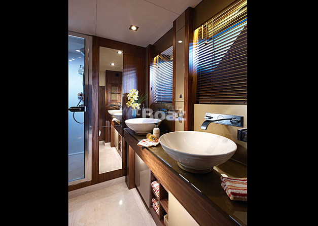 Sunseeker 30M Yacht