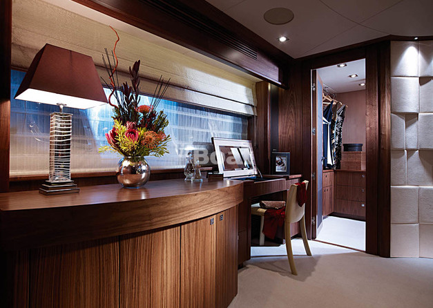 Sunseeker 30M Yacht