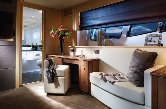 Sunseeker 88 Yacht