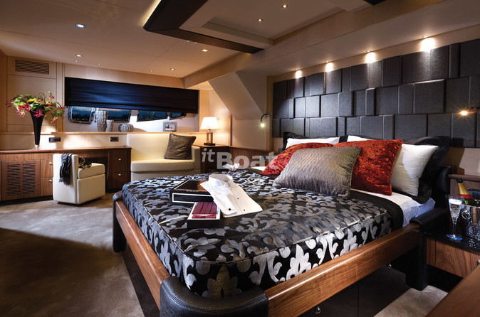 Sunseeker 88 Yacht