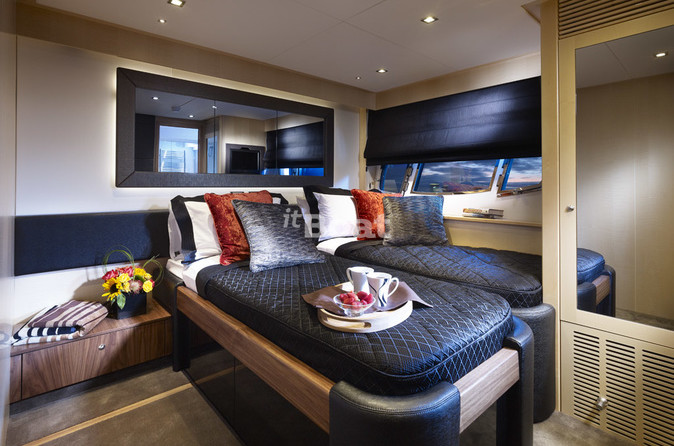 Sunseeker 88 Yacht