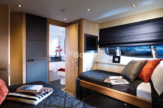 Sunseeker 88 Yacht