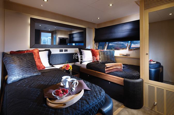 Sunseeker 88 Yacht