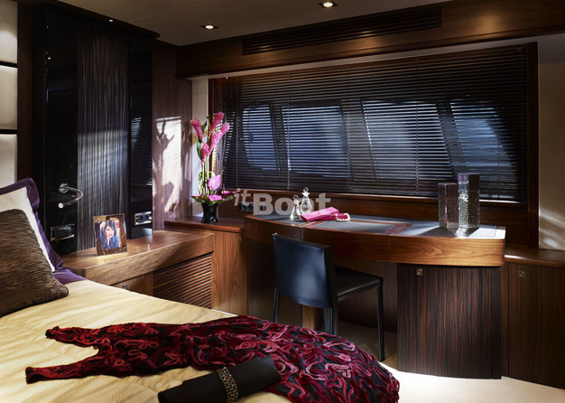 Sunseeker 80 Yacht