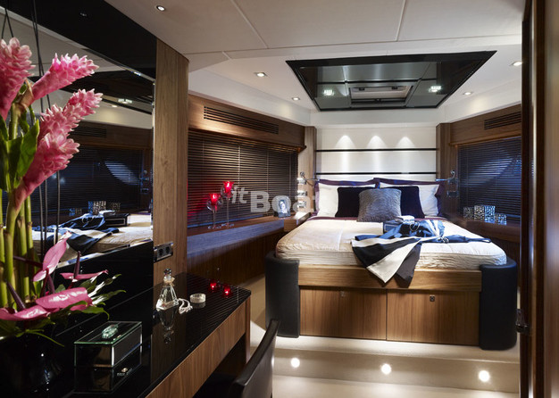 Sunseeker 80 Yacht