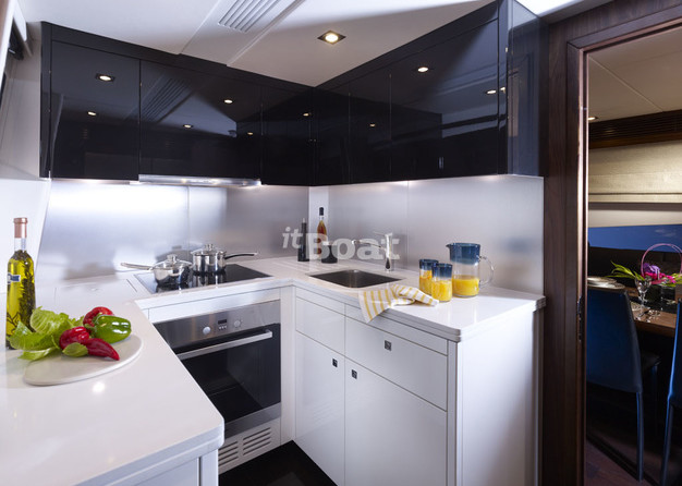 Sunseeker 80 Yacht