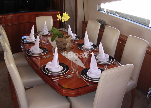 Sunseeker 82 Yacht