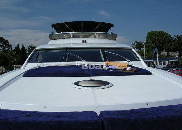 Sunseeker 82 Yacht