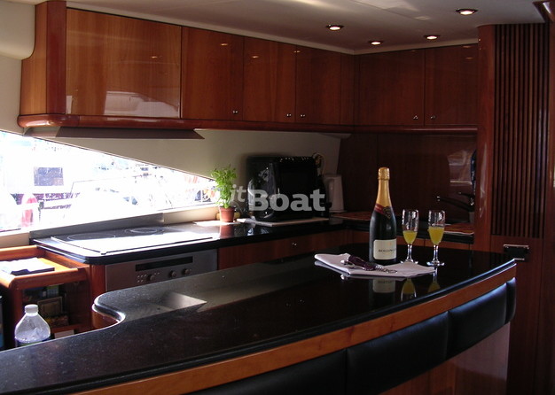Sunseeker 82 Yacht