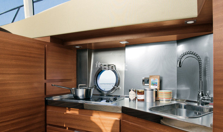 Azimut 40S
