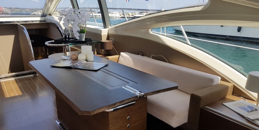 Azimut 68S